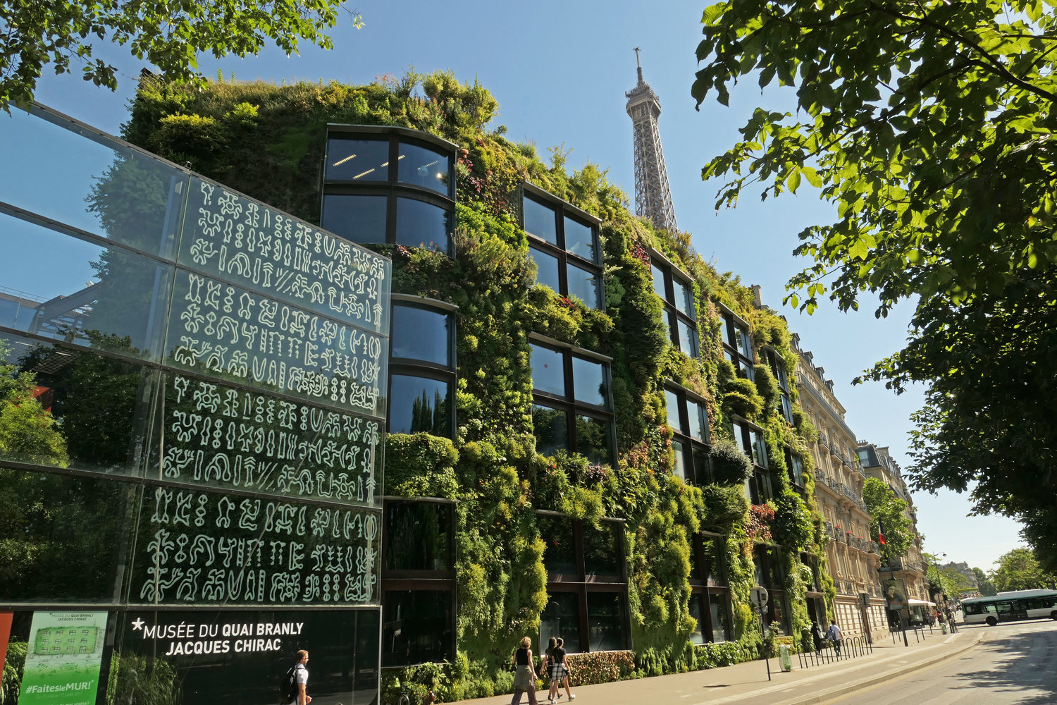 Plant wall of Paris Musium of Science and Industry by Patrick Blanc.