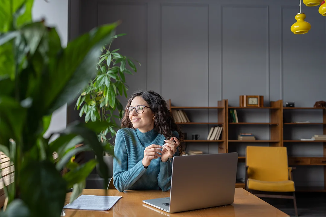 Green plants bring calm and focus to your workspace